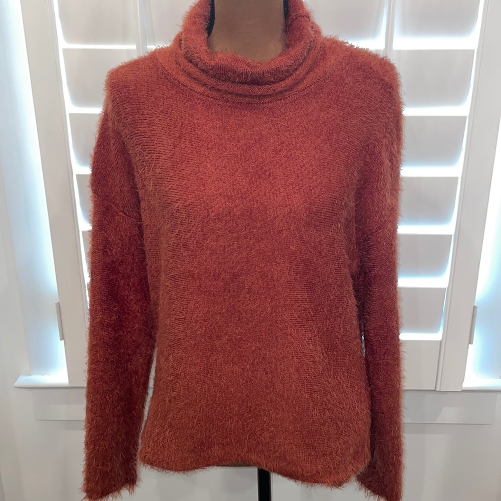 Knot sisters sweater